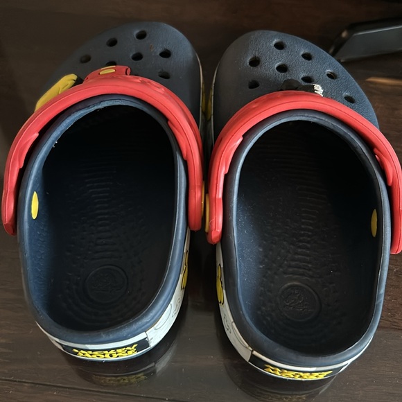 Mickey light up crocs size 7 - Picture 3 of 4